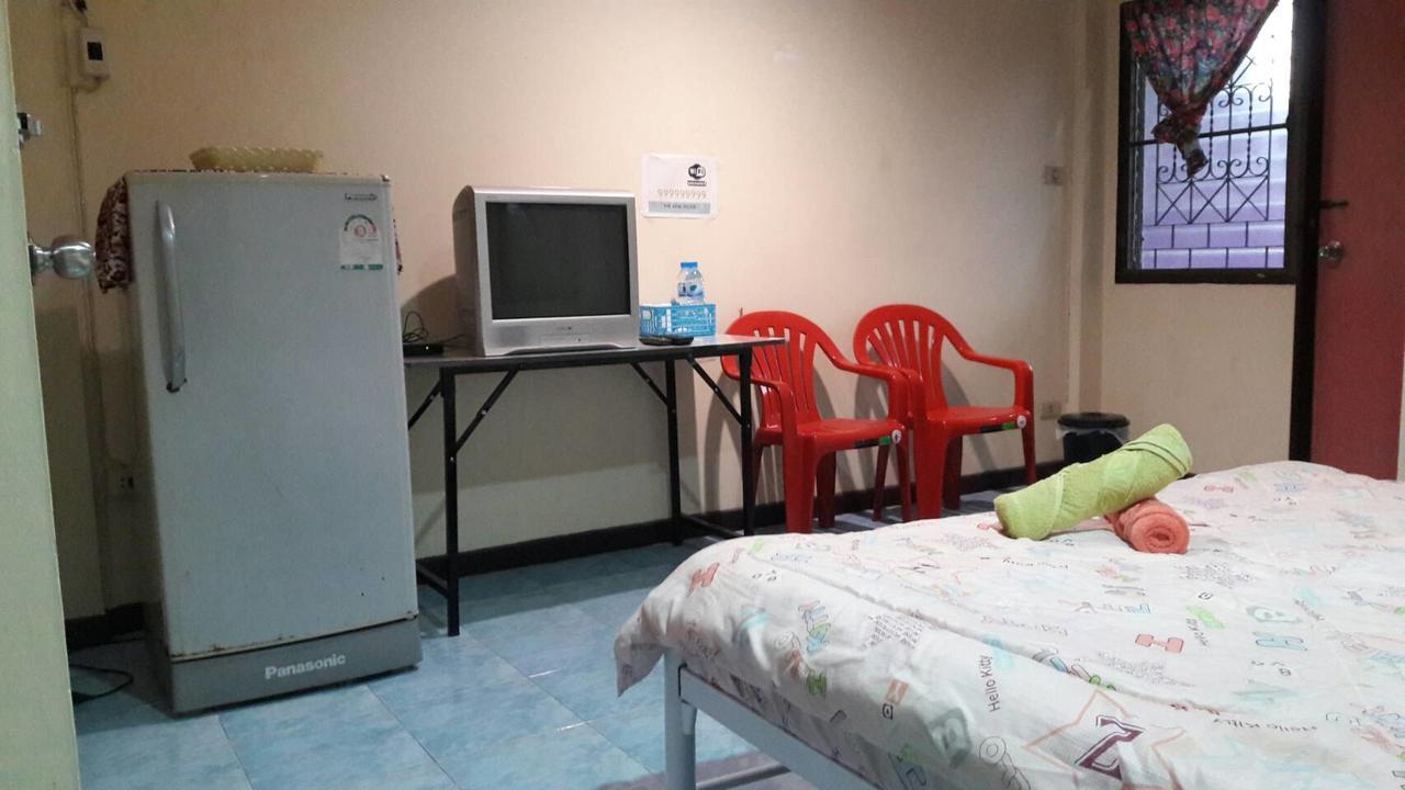 The Nine House Hostel Bangkok Buitenkant foto